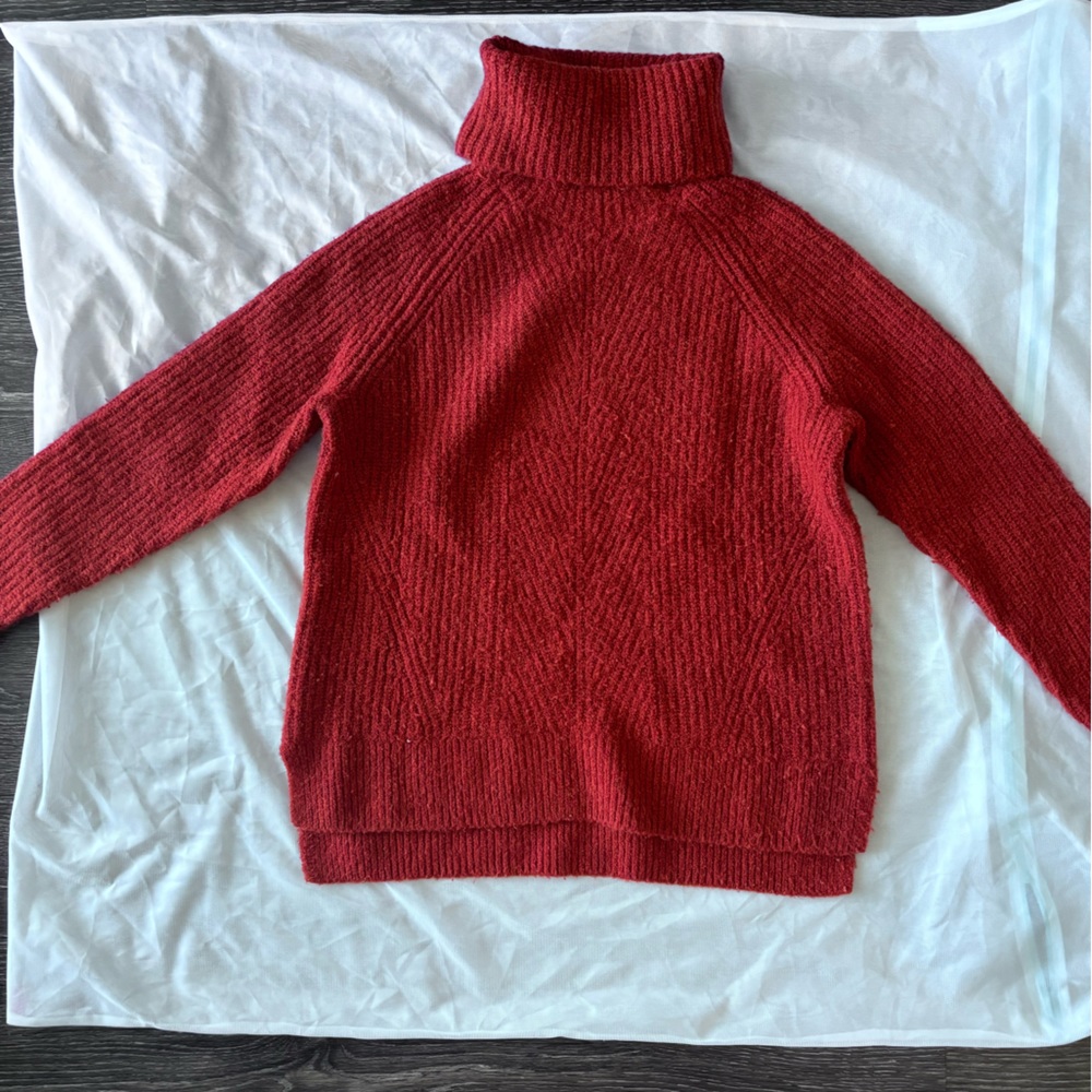 Madewell turtleneck sweater in rust, size small